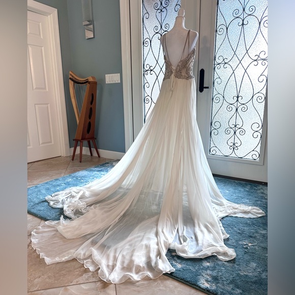 Customized Martina Liana 938 Boho Ivory Silk And Lace Wedding Dress Size 12 US - Picture 3 of 16